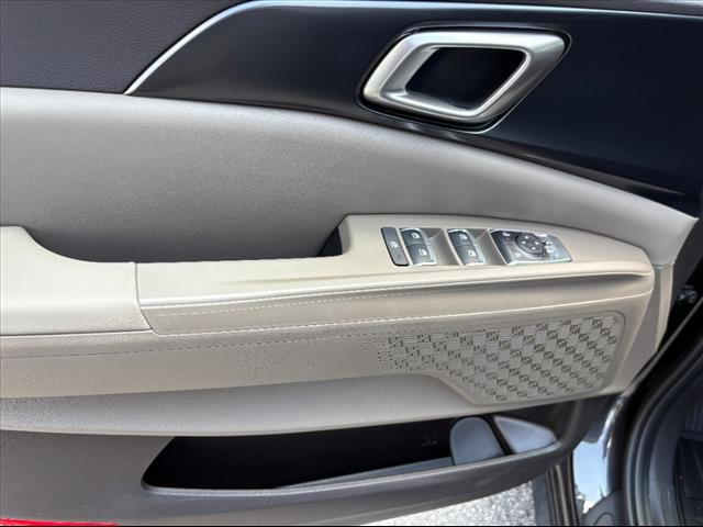 2025 Kia Carnival LXS - Photo 24