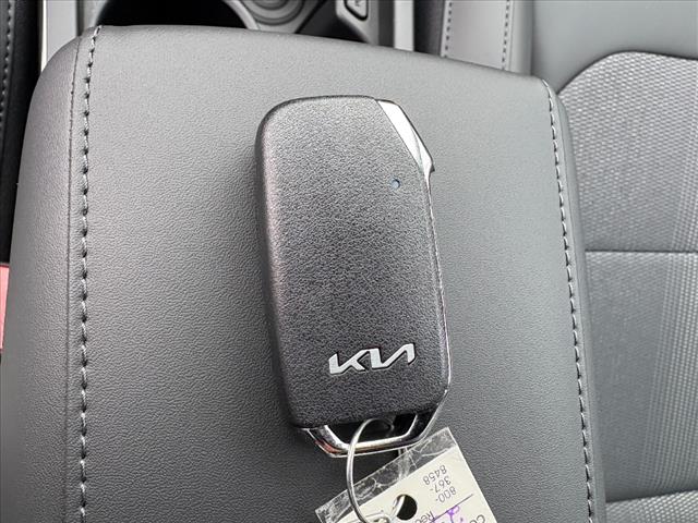 2025 Kia Niro EX - Photo 28