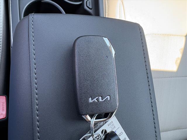 2025 Kia Niro EX - Photo 28