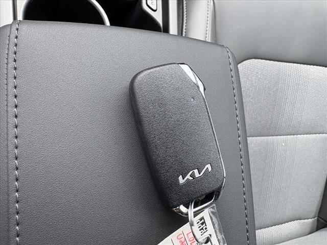 2025 Kia Niro EX - Photo 28
