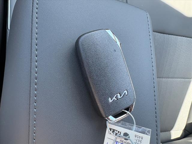 2025 Kia Niro EX Touring - Photo 28