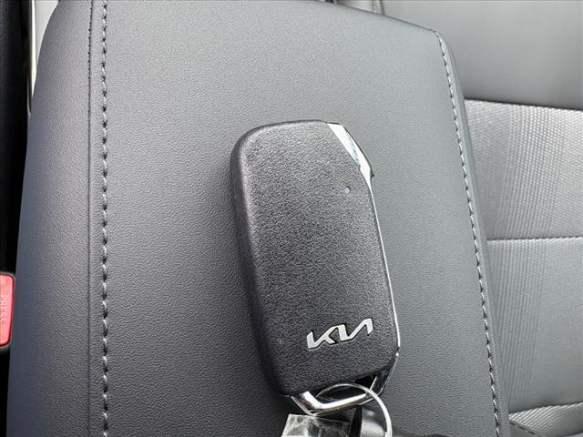 2025 Kia Niro EX - Photo 28
