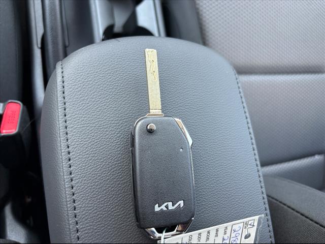 2025 Kia Soul LX - Photo 28
