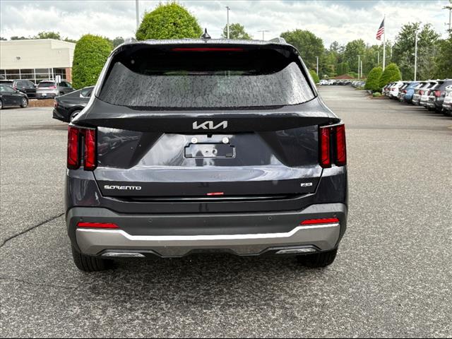 2025 Kia Sorento S - Photo 5