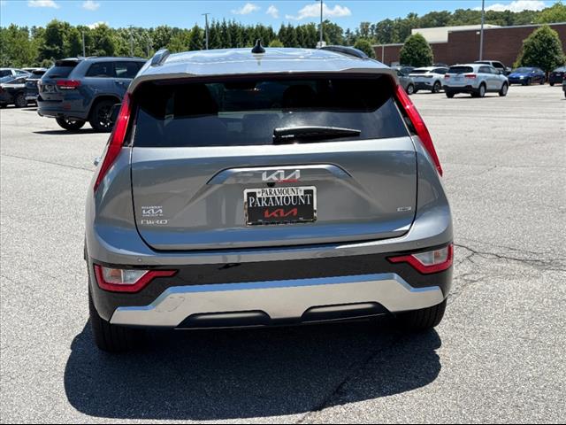 2025 Kia Niro EX Touring - Photo 5
