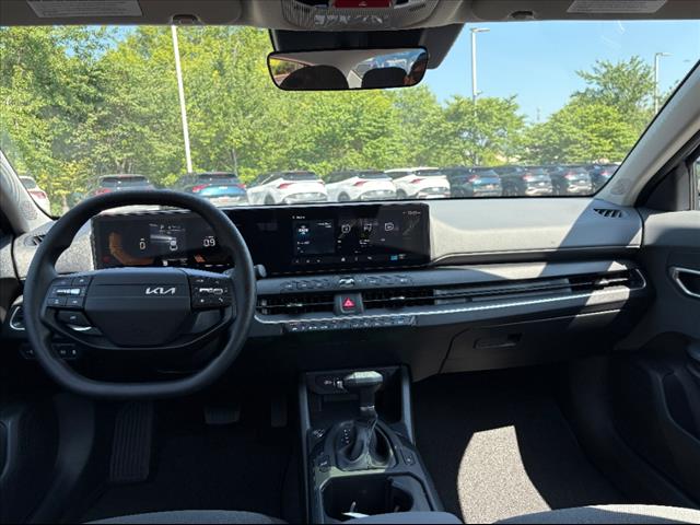 2025 Kia K4 LXS - Photo 7