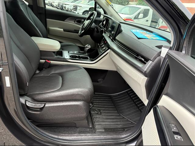 2023 Kia Carnival LX