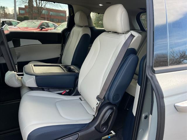 2025 Kia Carnival SX