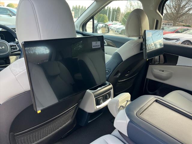 2025 Kia Carnival SX