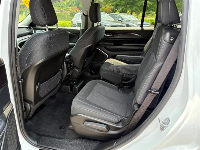 2022 Jeep Grand Cherokee L Laredo