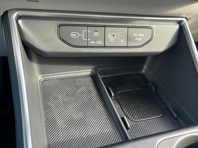 2025 Kia Carnival SX