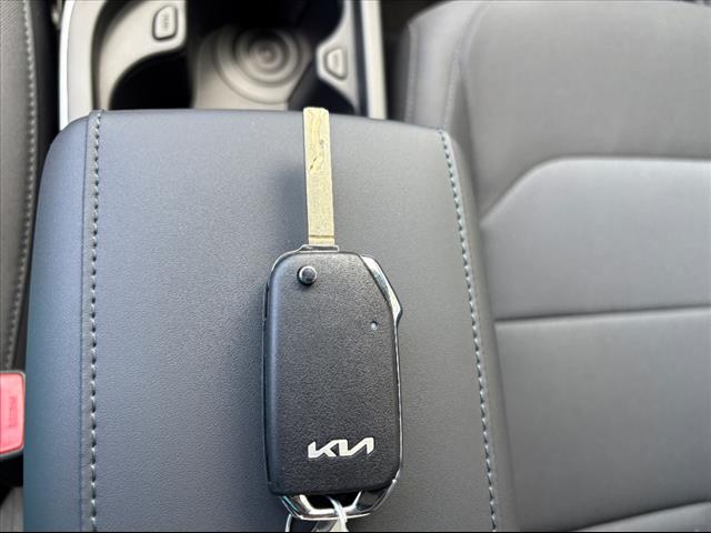 2025 Kia Niro LX