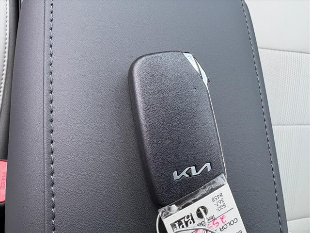 2025 Kia Niro EX