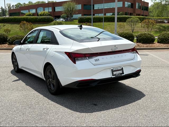 2023 Hyundai ELANTRA SEL