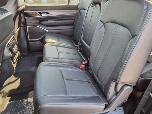 2025 Jeep Wagoneer L Base
