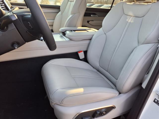 2025 Jeep Wagoneer L Base
