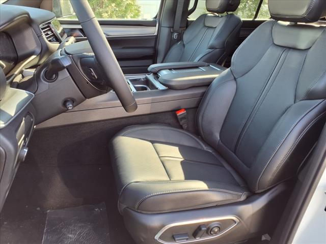 2025 Jeep Wagoneer Base