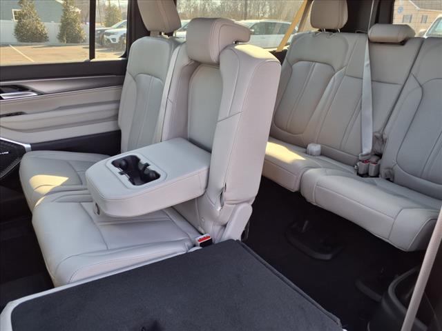 2025 Jeep Wagoneer L Base