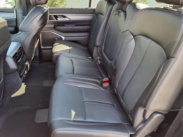 2025 Jeep Wagoneer Base