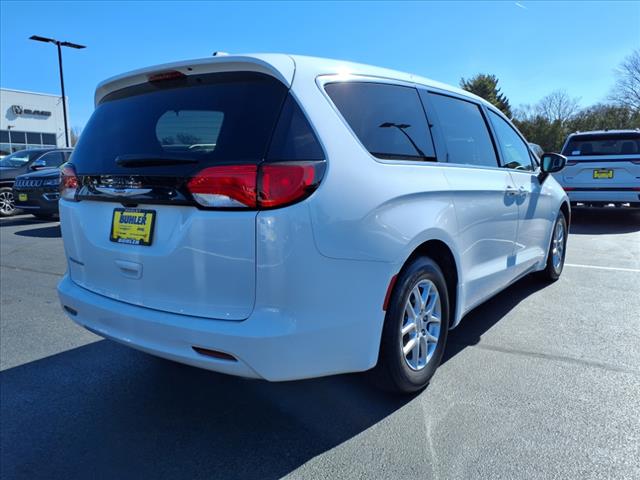 2023 Chrysler Voyager LX