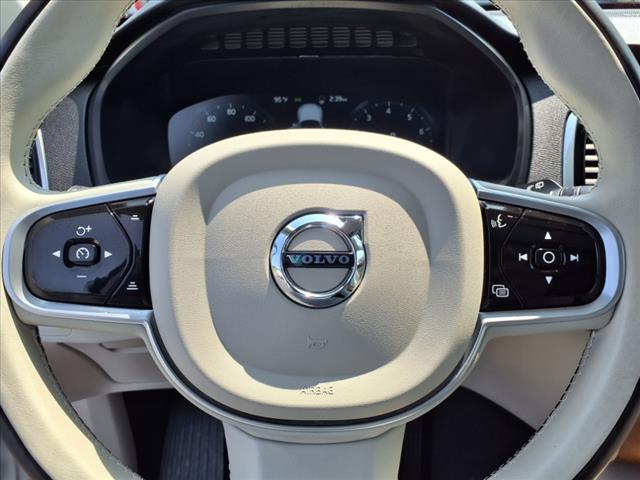 2022 Volvo XC90 T6 Momentum