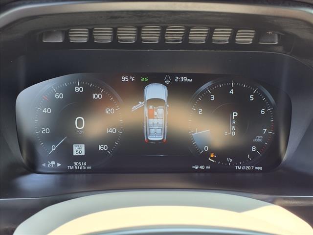 2022 Volvo XC90 T6 Momentum