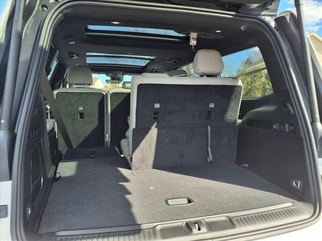 2025 Jeep Wagoneer Base