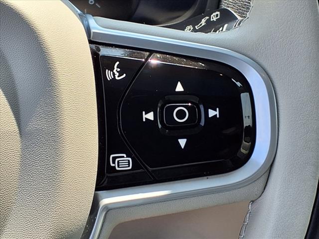 2022 Volvo XC90 T6 Momentum
