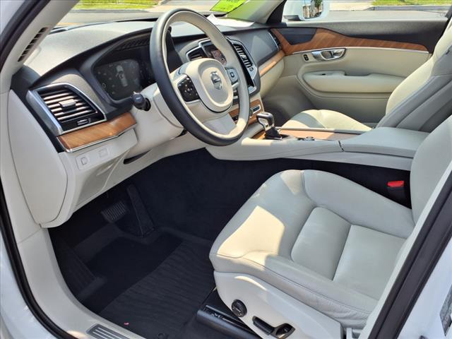 2022 Volvo XC90 T6 Momentum