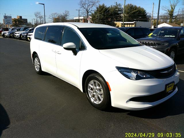 2023 Chrysler Voyager LX