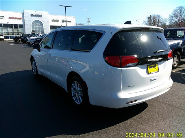 2023 Chrysler Voyager LX