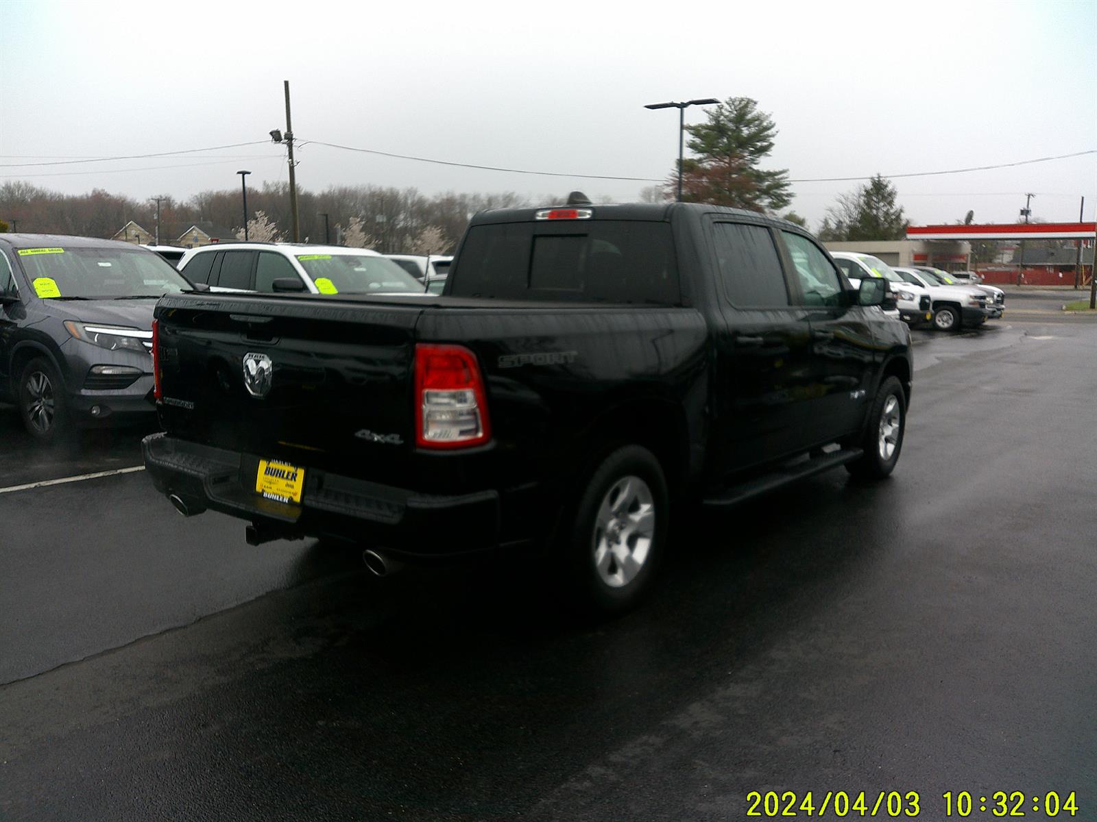 View vehicle photo 3