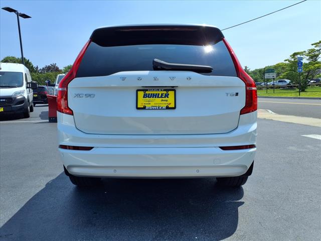 2022 Volvo XC90 T6 Momentum