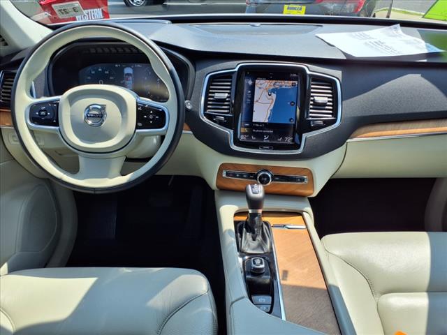 2022 Volvo XC90 T6 Momentum