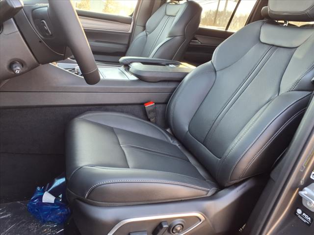 2025 Jeep Wagoneer L Base