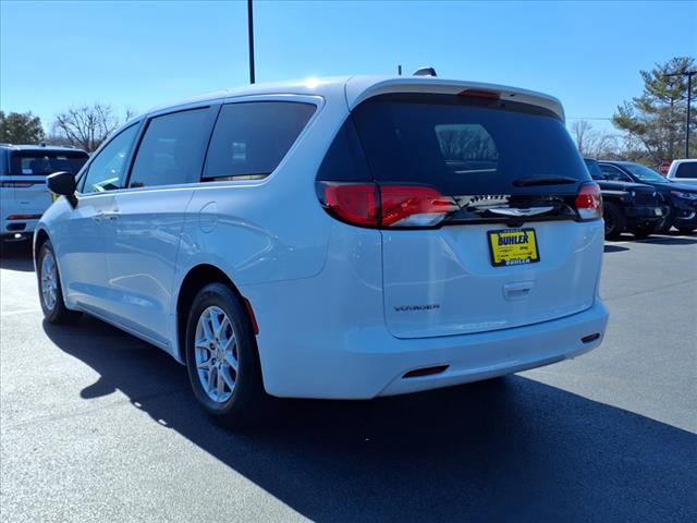 2023 Chrysler Voyager LX