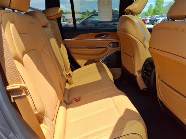 2022 Jeep Grand Cherokee Summit