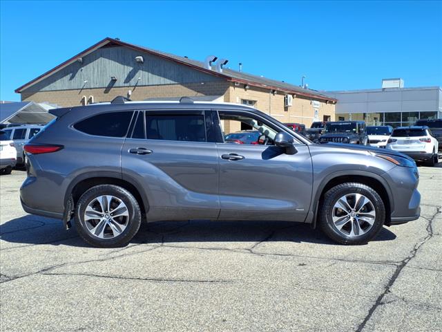 2022 Toyota Highlander Hybrid XLE