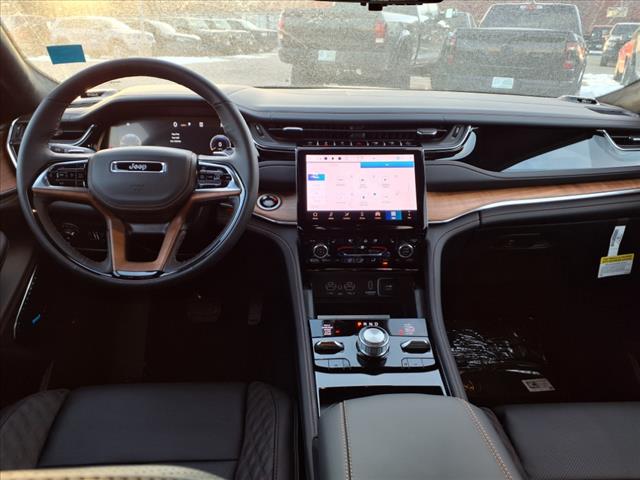 2025 Jeep Grand Cherokee Summit