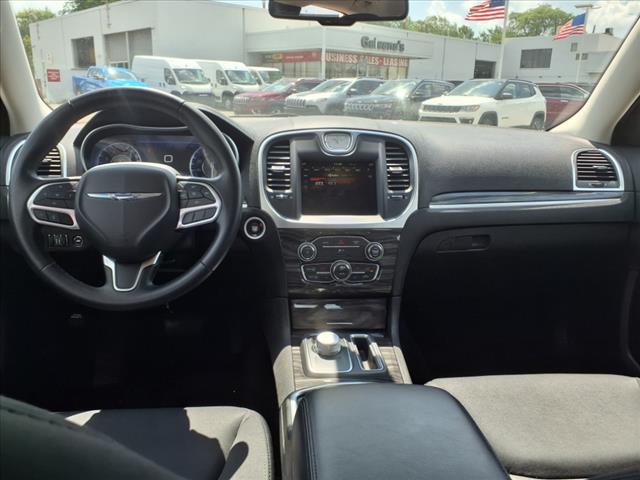 2022 Chrysler 300 Touring