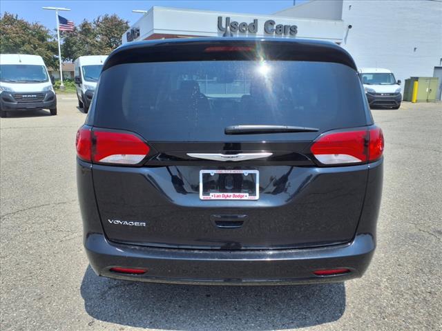 2023 Chrysler Voyager LX