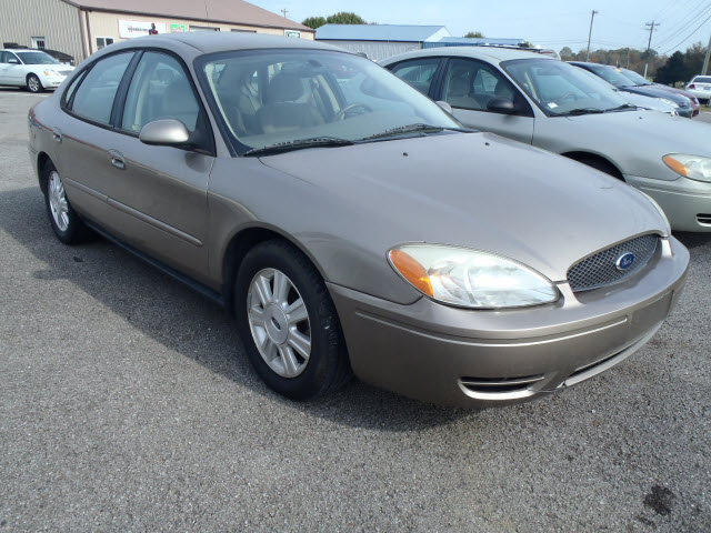 Preowned 2005 FORD Taurus SEL for sale by Creekside Auto and Tire in Elizabethtown, KY
