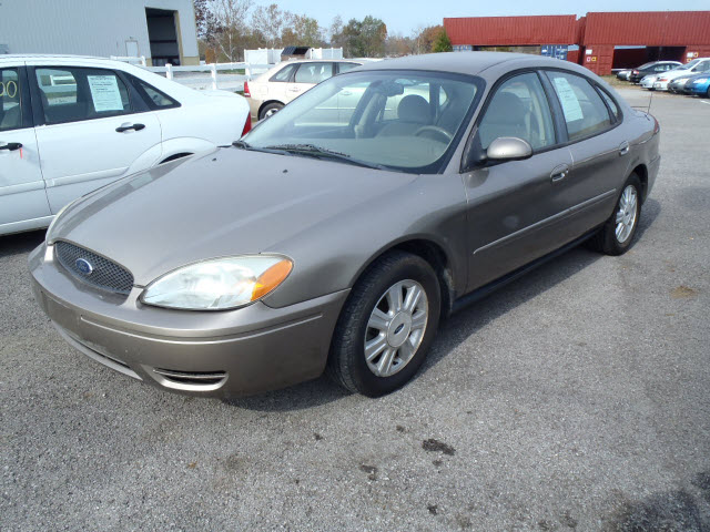 Preowned 2005 FORD Taurus SEL for sale by Creekside Auto and Tire in Elizabethtown, KY