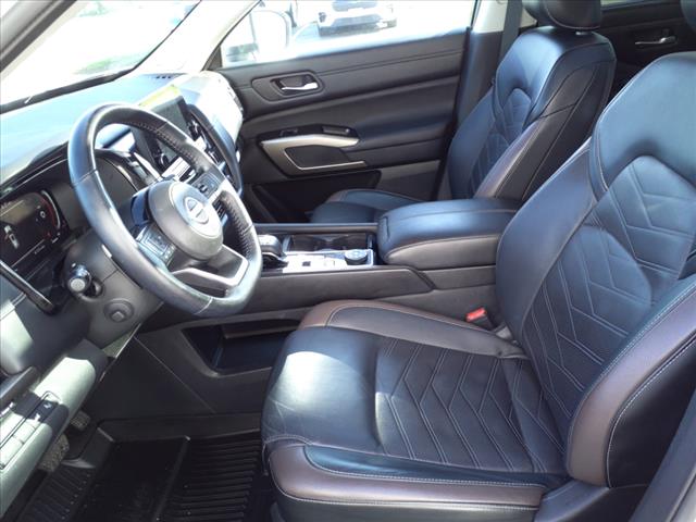 2023 Nissan Pathfinder Platinum
