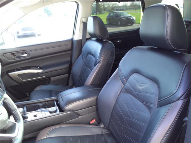 2023 Nissan Pathfinder Platinum