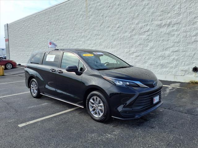 2024 Toyota Sienna LE 8-Passenger