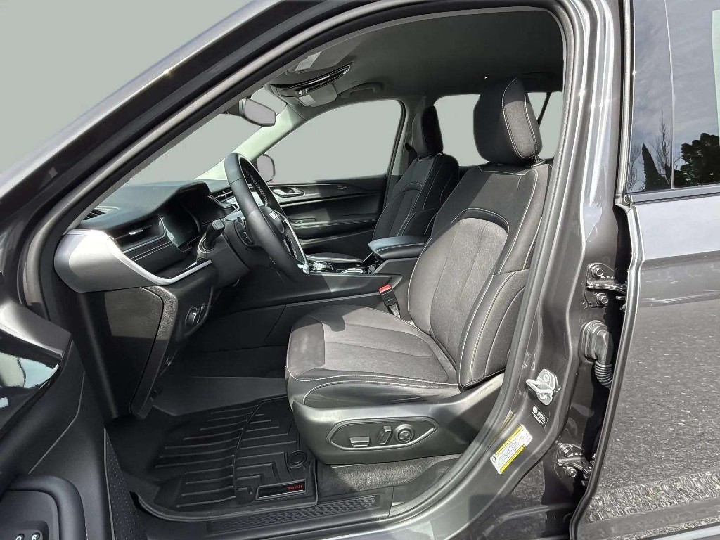 2021 Jeep Grand Cherokee L Laredo 4x4