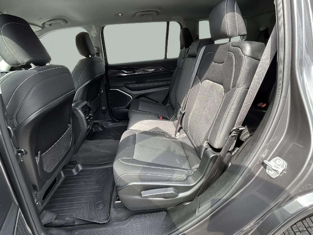 2021 Jeep Grand Cherokee L Laredo 4x4