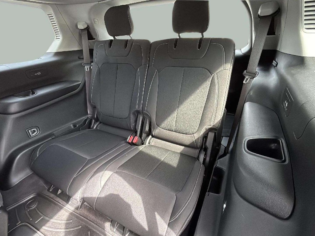2021 Jeep Grand Cherokee L Laredo 4x4