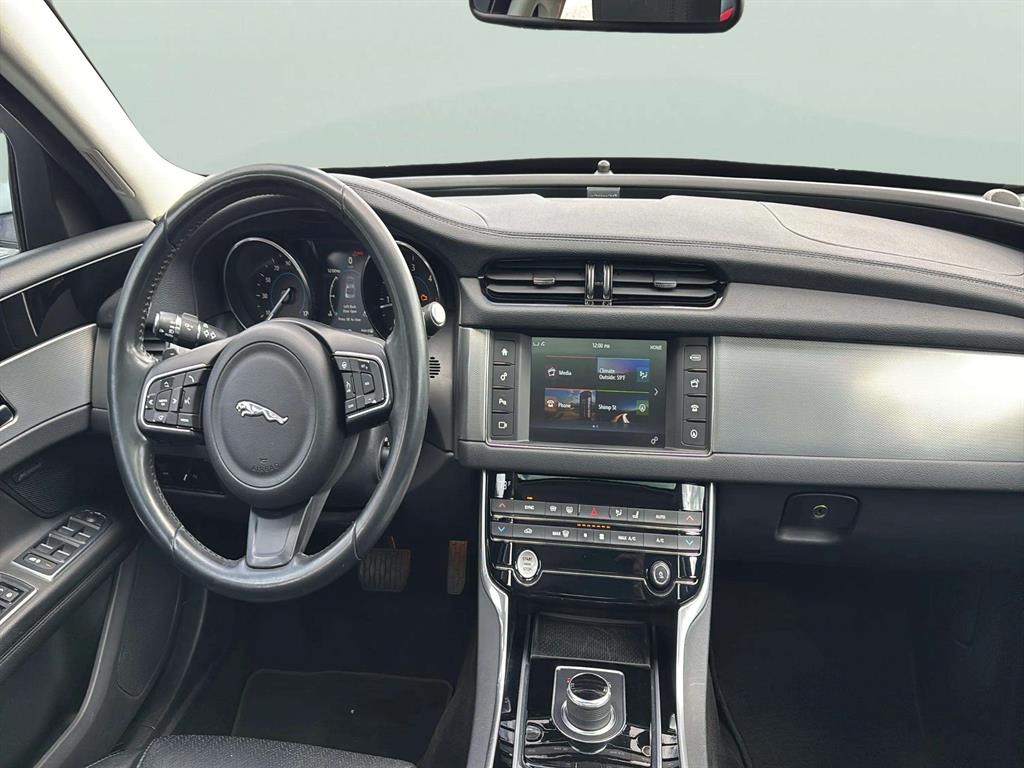 2017 Jaguar XF 20d Prestige 2017 Jaguar XF 20d Prestige